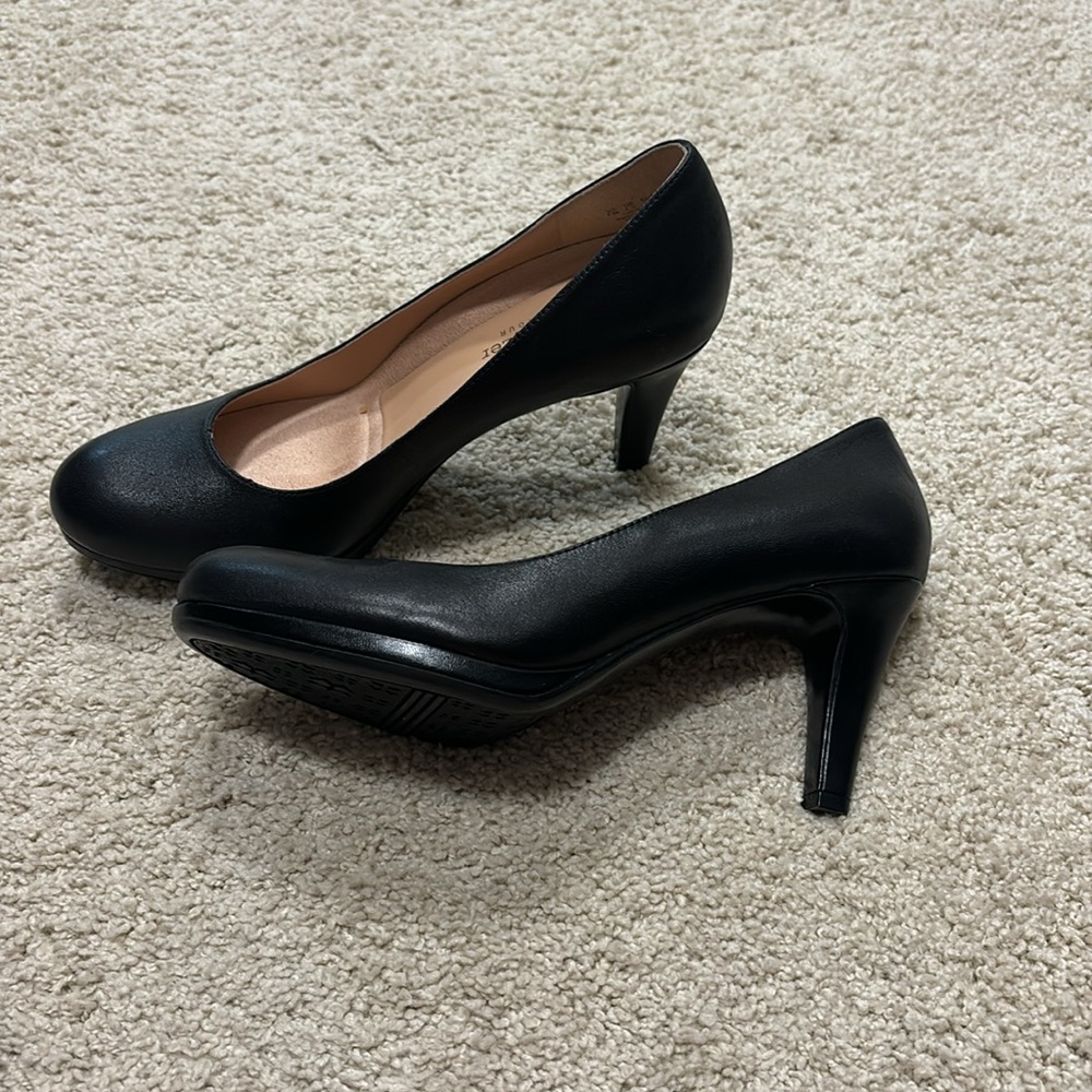 Naturalizer Heels - Picture 2 of 2